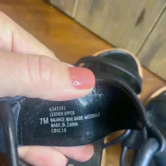 ISOLA women black gladiator sandals back zip gently used no flaws - Picture 8 of 8